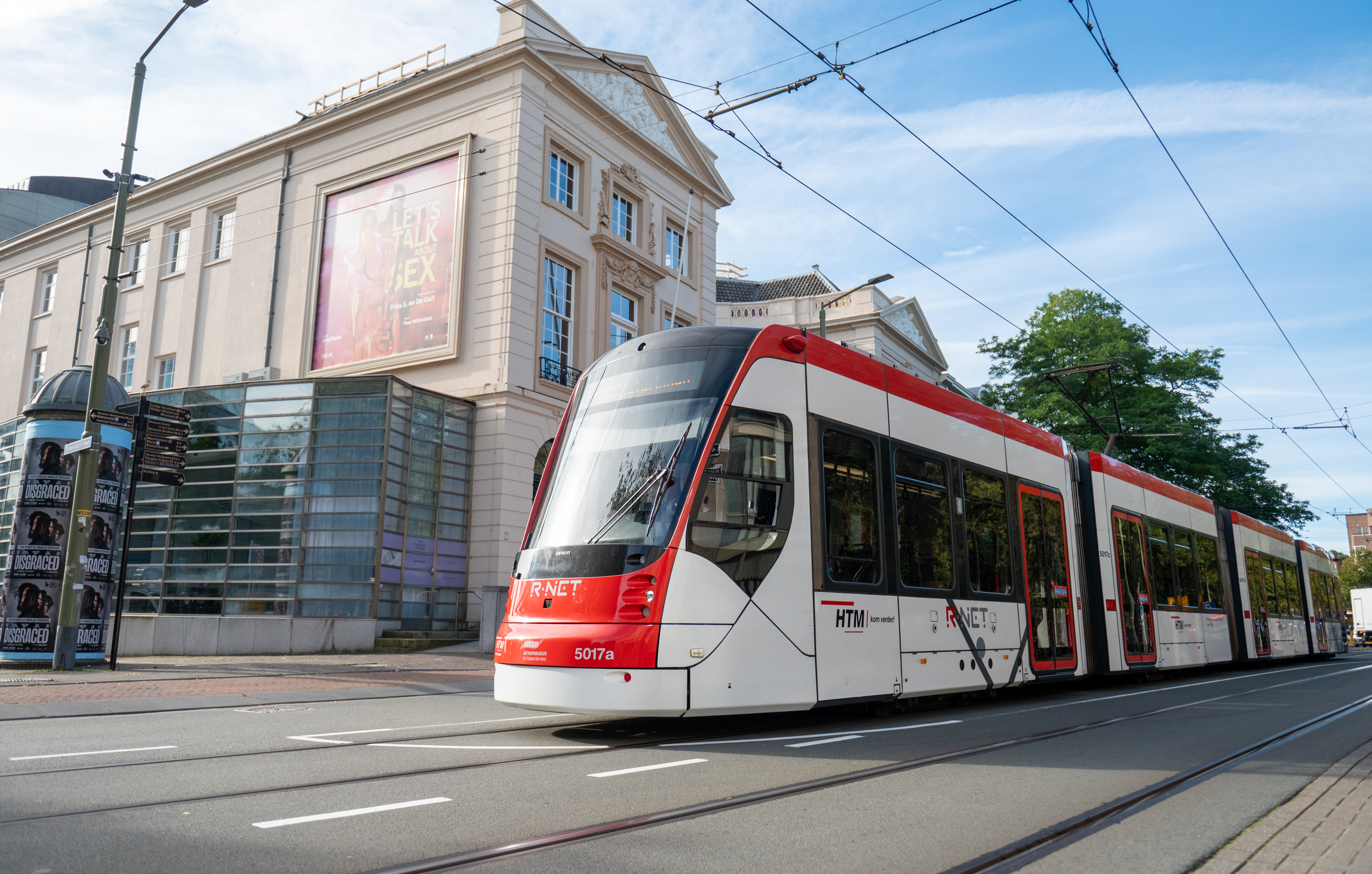 HTM Avenio wit-rood op het Korte Voorhout