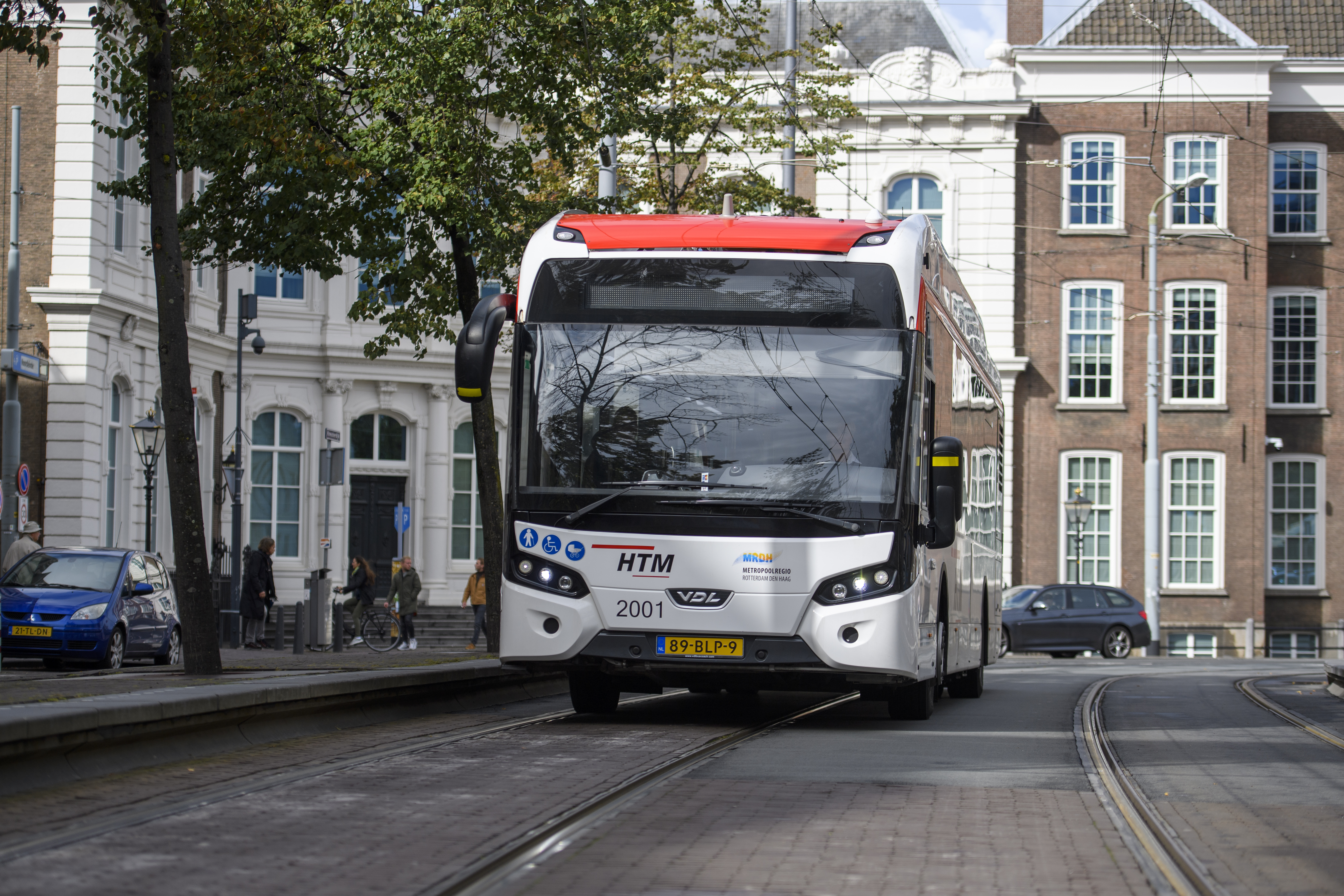 HTM bus rijdt in Den Haag